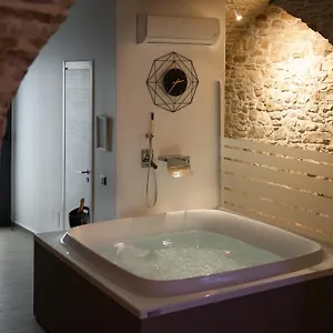 123 Luxury Con Jacuzzi Bed & Breakfast